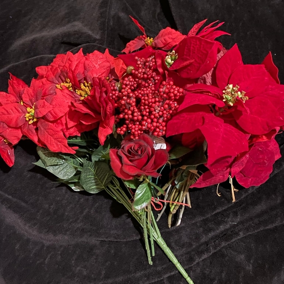 3 bundles of red faux Floral assortment plus ➕ more poinsettias! - Picture 1 of 6